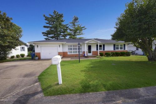 107 Lakeshore Dr, Carterville, IL 62918-1906