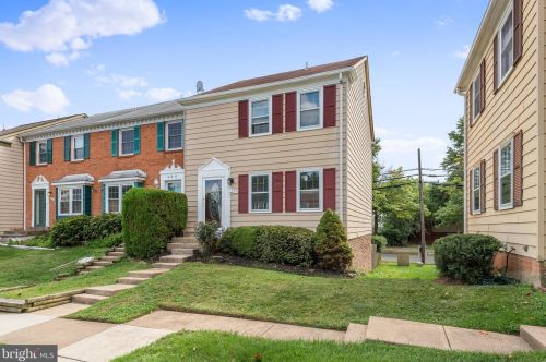 407 Maple Ct, Herndon, VA 20170-5458