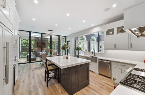 800 Lake Summit Dr, Atlanta GA  30342-1975 exterior