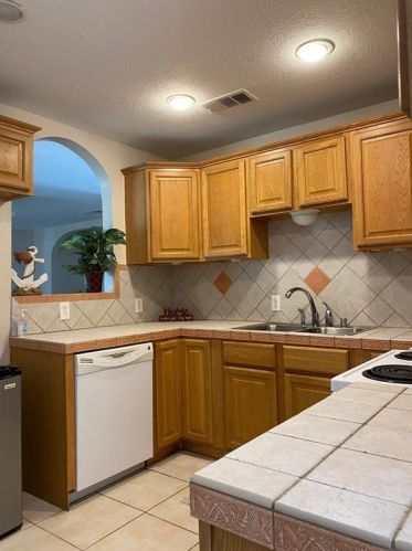 6100 Melinda Dr, Fort Worth TX  76119-7532 exterior