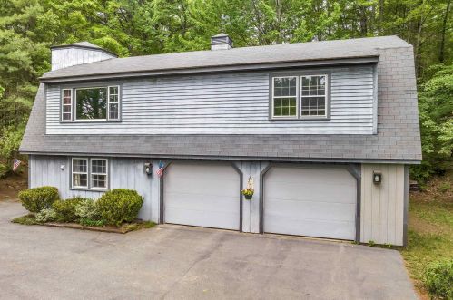 10 Pine Hill Rd, Henniker, NH 03242-3020