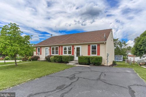 649 Boundary Ave, Hanover, PA 17331-3808