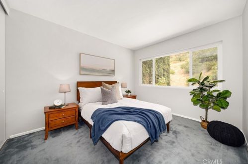 231 Sleepy Holw Dr, Glendale CA 91206-4727 exterior