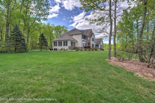 56 Hemlock Dr, Plumsted Township, NJ 08533-2738