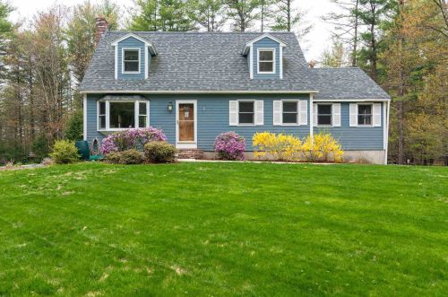 11 Pine Knoll Dr, Mount Vernon, NH 03057-1803