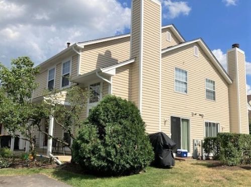 155 Hazelnut Dr, Streamwood, IL 60107-2239