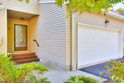 49 Raven Dr, Morristown, NJ 07960-6444