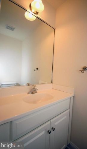 6 Torrey Ln, Princeton NJ 08542-3231 exterior