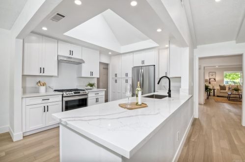 2532 Unicornio St, Carlsbad CA  92009-5327 exterior