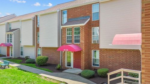 24 Heather Rdg, Huntington, CT 06484-4682