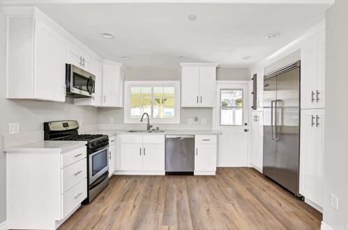 1151 Meadows Ave, Manhattan Beach, CA 90266-5226