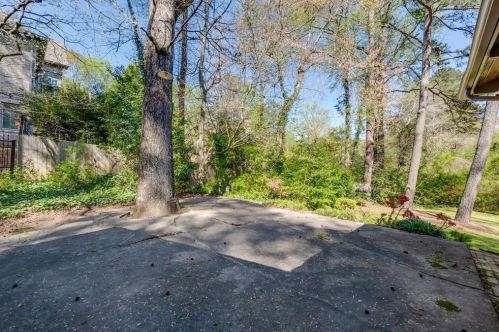 6227 Hunting Creek Rd, Atlanta GA  30328-3322 exterior