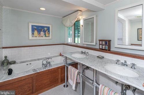 19 Greenhouse Dr, Princeton NJ  08540-4801 exterior