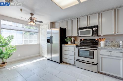 67 Trestle Dr, Hayward, CA 94544-1388