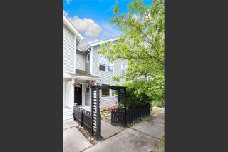 3405 Juneau St, Seattle, WA 98118-2648