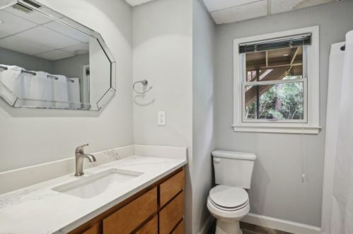 245 Glen Meadow Ct, Atlanta GA  30328-1632 exterior