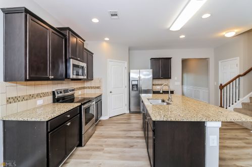 5174 Amberland Sq, Atlanta GA  30349-1696 exterior