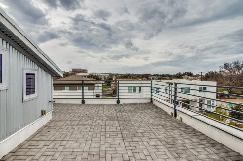 401 Templeton Dr, Fort Worth TX  76107-2252 exterior