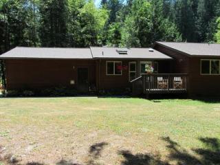 8 Summit Dr, Bellingham, WA 98229-7809