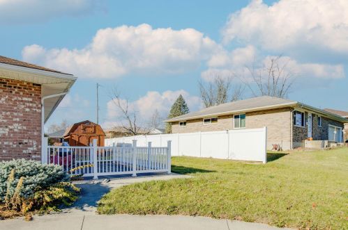 1306 Montego Dr, Springfield OH  45503-6223 exterior