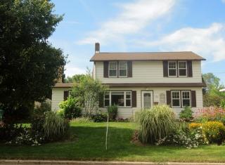 484 Elm St, Sycamore, IL 60178-1935
