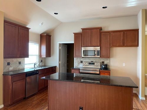 1217 Inglewood Dr, Midlothian TX  76063-5748 exterior