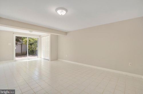 5054 Tibbitt Ln, Springfield VA  22015-1520 exterior