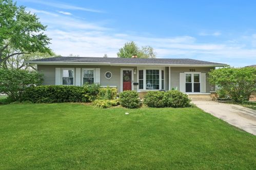 701 Delphia Ave, Elk Grove Vlg, IL 60007-4420