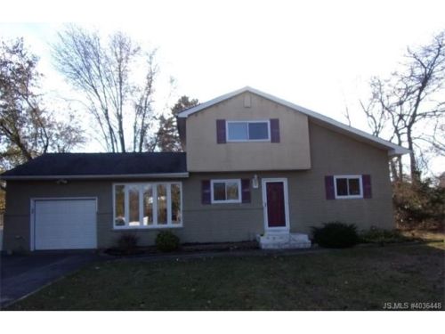 30 Donald Pl, Berkeley Township, NJ 08721-3558