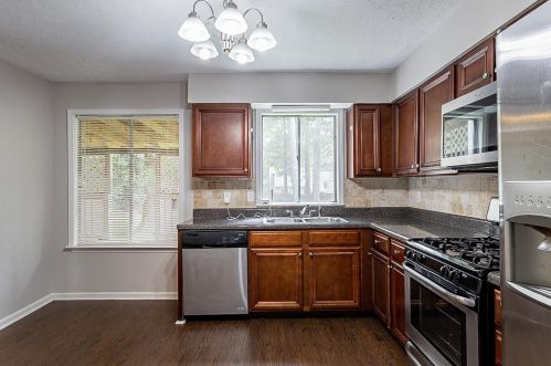 107 Parkview Dr, Stockbridge GA  30281-1112 exterior