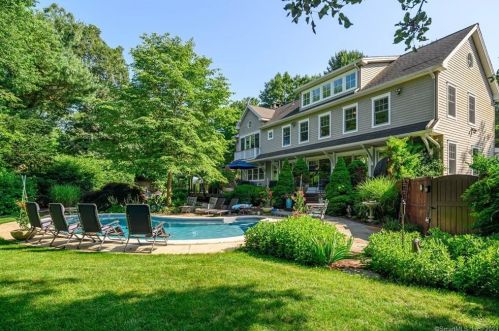 7 Buckthorn Rd, Norwalk, CT 06851-1802