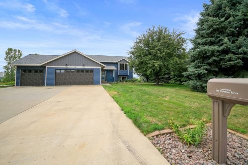135 Charlotte Dr, Lake Crystal, MN 56055-4549
