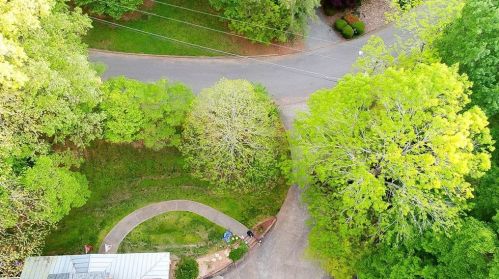 806 Riverbend Dr, Lilburn, GA 30047-2208