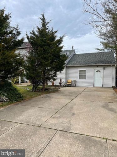 8 Sassafras Dr, Erial, NJ 08081-4602