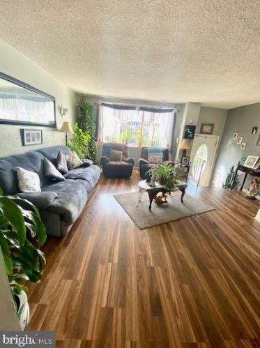 8638 Glenloch St, Philadelphia, PA 19136-2106