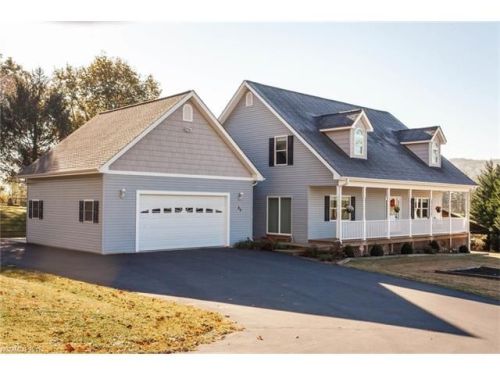 89 Scarlet Oaks Dr, Etowah, NC 28729-9730