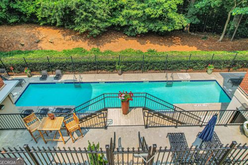 560 Dutch Valley Rd, Atlanta GA  30324-5304 exterior