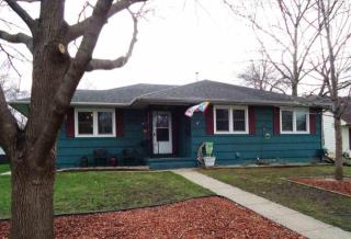 227 Westwood Dr, Mankato, MN 56001-2223