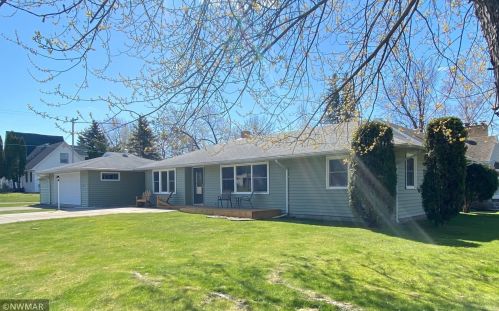 318 1st St, Minerva, MN 56621-8724