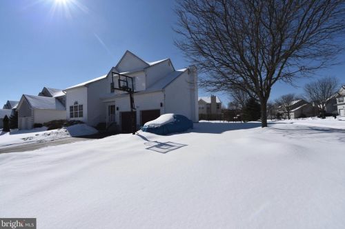 11 Springmeadow Dr, Trenton, NJ 08638-2036