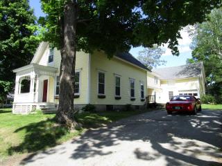 73 Green St, Winthrop, ME 04364-1207
