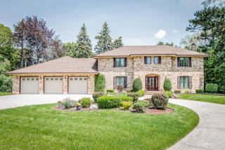 6345 Martin Dr, Willowbrook, IL 60527-5327