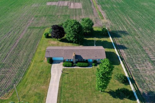 5491 6000n Rd, Manteno, IL 60950-3070