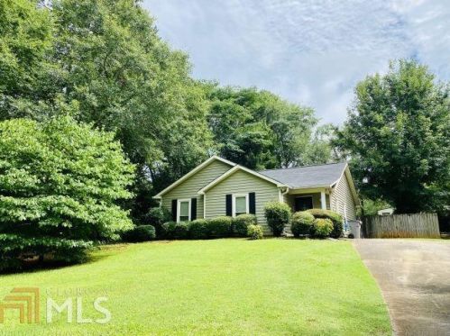 104 Ridgefield Dr, Lagrange, GA 30241-6520