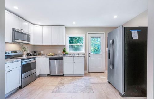 2340 Arno Ct, Atlanta, GA 30318-3441