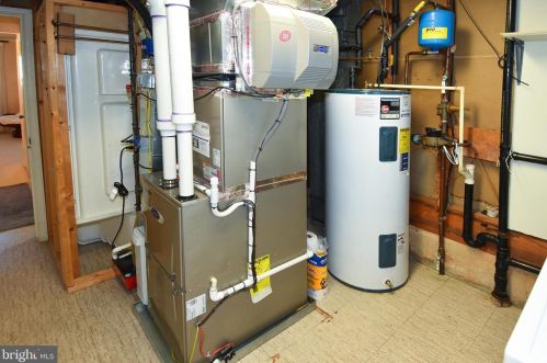 15037 Butterchurn Ln, Silver Spring MD 20905-5741 exterior