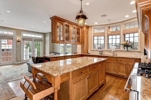 137 Oxford Ave, Willowbrook IL  60514-1151 exterior