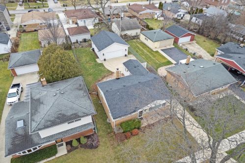 8222 Harlem Ave, Niles IL  60714-2658 exterior
