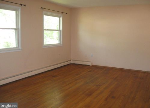4505 Edinburg Dr, Woodbridge, VA 22193-2616