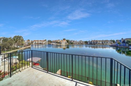 3561 Windspun Dr, Huntington Beach CA  92649-2027 exterior